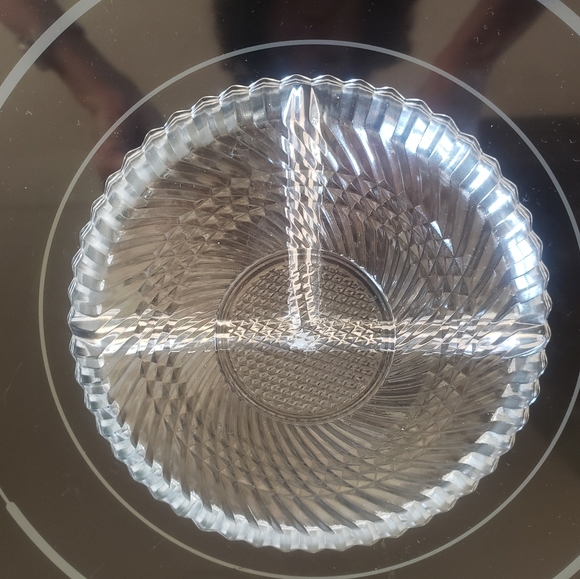 Duralex like divided glass serving dish. - Picture 3 of 4